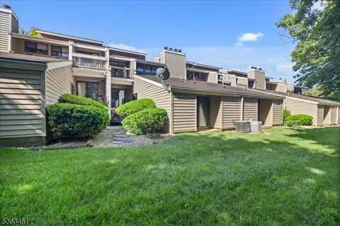39 Hillside Ct, Clinton, NJ 08809
