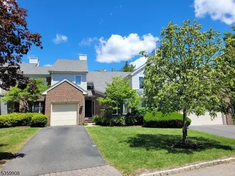 22 Aynsley Ct, Montville, NJ 07045