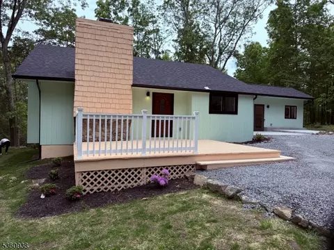 6 Briar Patch Rd, Newton, NJ 07860