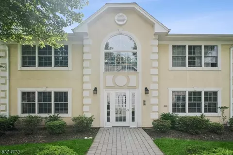 8 Cellar Ave #8, Clark, NJ 07066