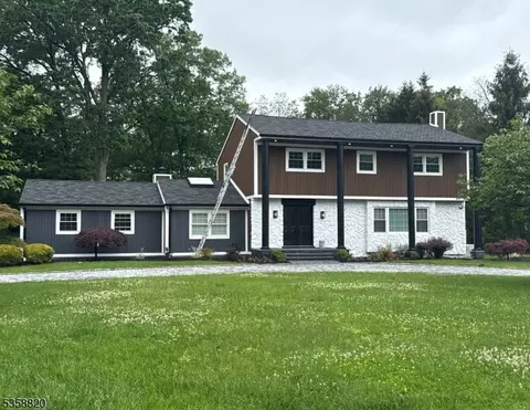 24 Stratford Dr, Livingston, NJ 07039
