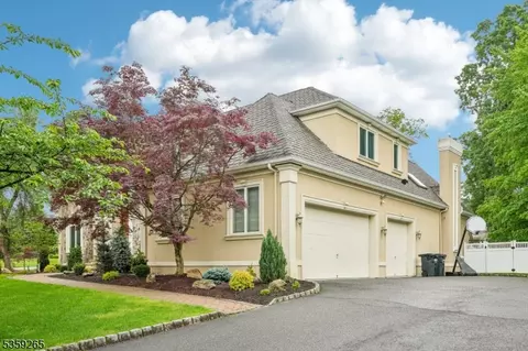 31 Bourbon St, Wayne, NJ 07470 photo 3