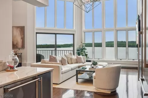 1360 Hamburg Tpke #702, Wayne, NJ 07470
