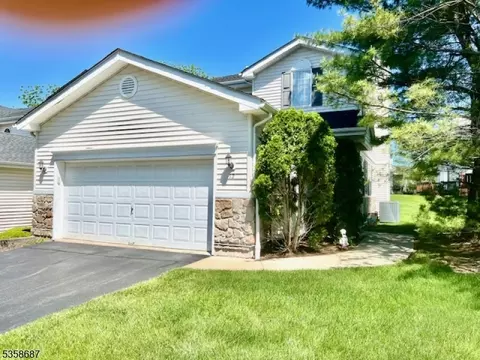 12 Meadow Lks, Hamburg, NJ 07419