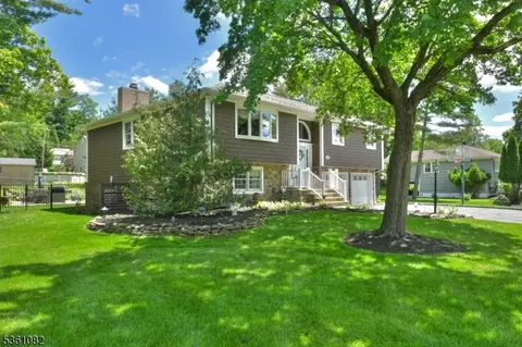 126 Darrow Dr, North Haledon, NJ 07508
