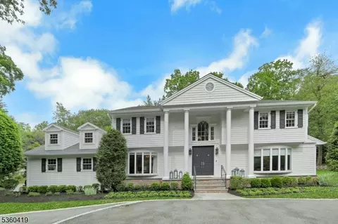 325 Hobar Ct, Franklin Lakes, NJ 07417