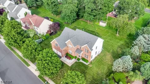 27 Rue Chagall, Somerset, NJ 08873