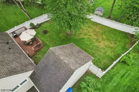 16 Richard Dr, Waldwick, NJ 07463