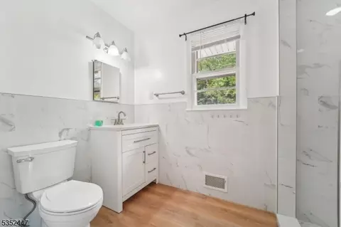 7 Swan Ter, Wayne, NJ 07470 photo 12