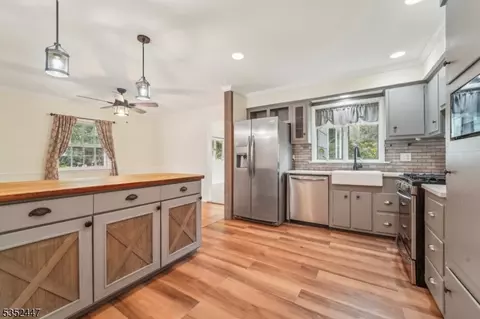 7 Swan Ter, Wayne, NJ 07470 photo 5