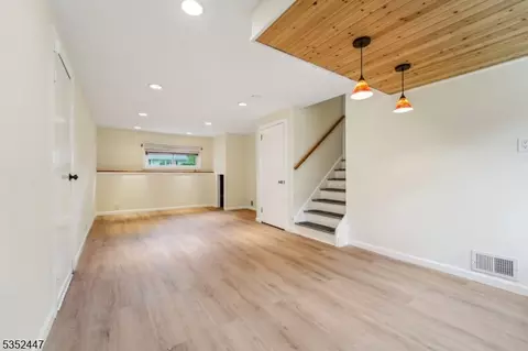 7 Swan Ter, Wayne, NJ 07470 photo 20