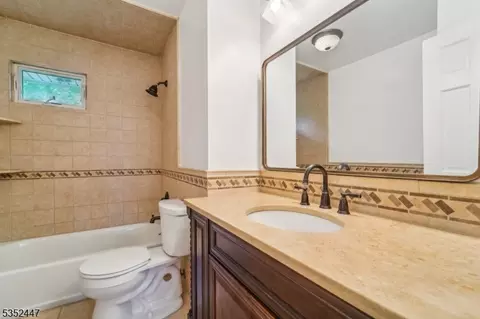7 Swan Ter, Wayne, NJ 07470 photo 19