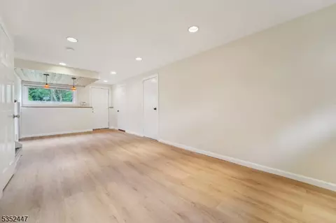 7 Swan Ter, Wayne, NJ 07470 photo 21