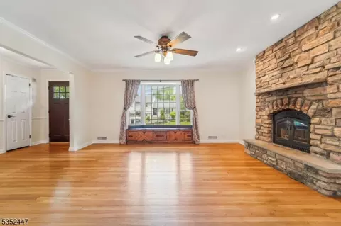 7 Swan Ter, Wayne, NJ 07470 photo 2