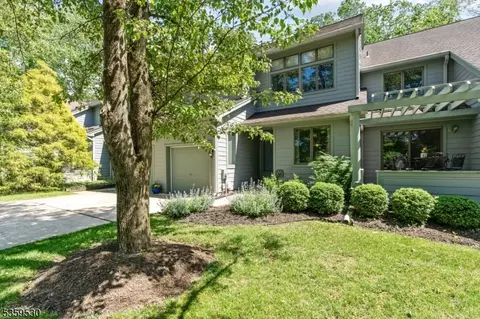 3 Crofton Ct, Lambertville, NJ 08530