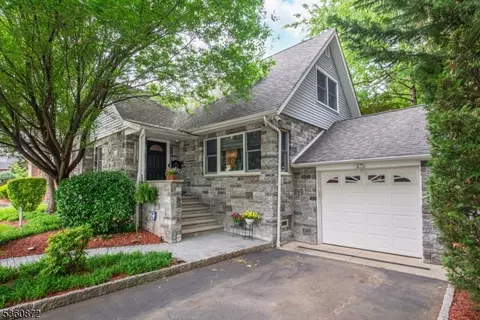 17 W Fairmount Ave, Maywood, NJ 07607