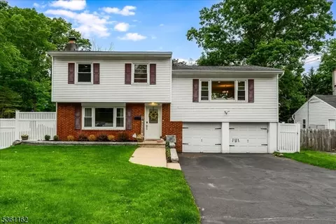 28 Sagamore Trl, Sparta, NJ 07871