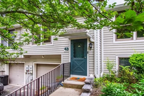 43 Quail Ct, Hamburg, NJ 07419