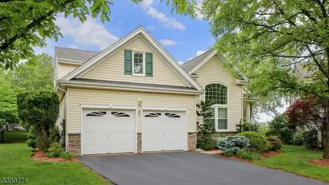 37 Hancock Pl, Somerset, NJ 08873