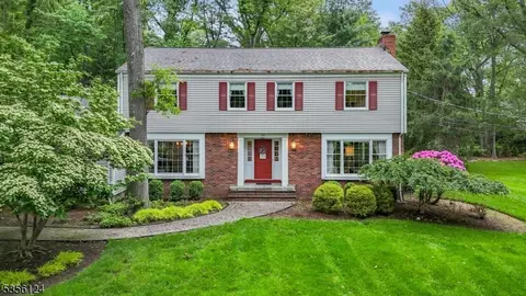 336 Lakeview Dr, Wyckoff, NJ 07481