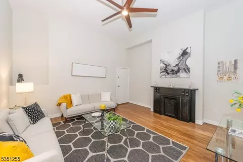 211 14th St #1R, Hoboken, NJ 07030