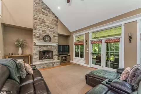 304 Hidden Meadow Ln, Hampton, NJ 08827 photo 3