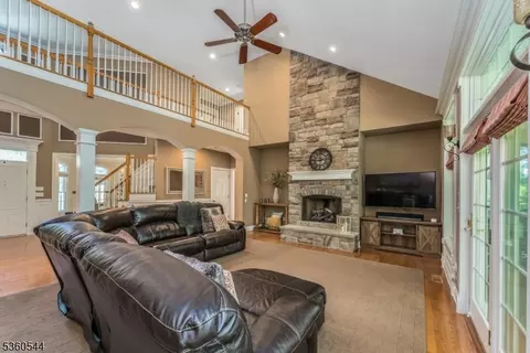 304 Hidden Meadow Ln, Hampton, NJ 08827 photo 5