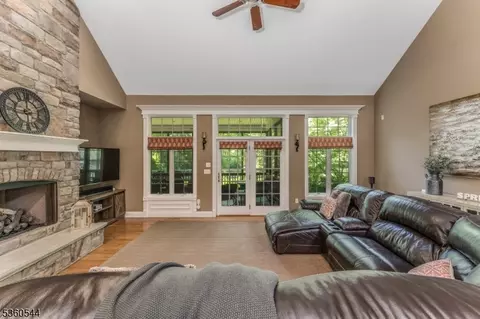 304 Hidden Meadow Ln, Hampton, NJ 08827 photo 4