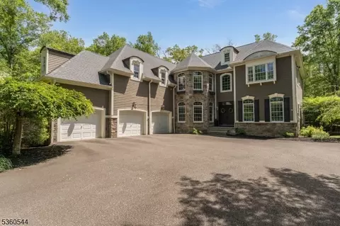 304 Hidden Meadow Ln, Hampton, NJ 08827