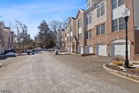 3 Ashley Ct #702, Hawthorne, NJ 07506