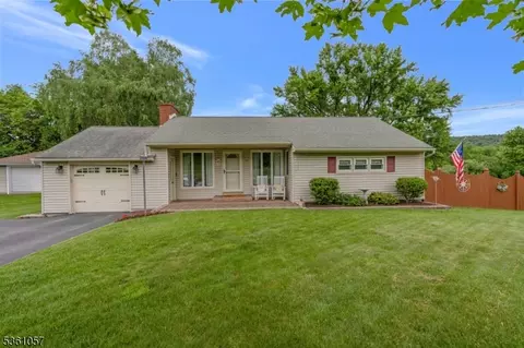 105 Vernon Ave, Hamburg, NJ 07419