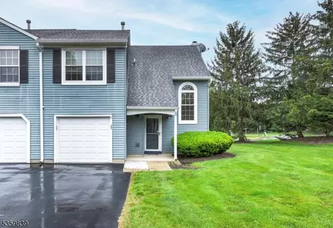 197 Scobee Ln, Somerset, NJ 08873
