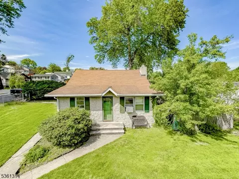 51 Minnehaha Blvd, Lake Hiawatha, NJ 07034