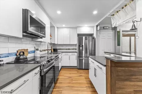 85 Smithfield Ct, Basking Ridge, NJ 07920