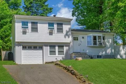 29 Black Oak Dr, Vernon, NJ 07462