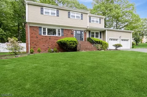 2 Chaucer Ct, Livingston, NJ 07039