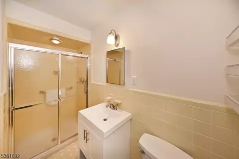 10 Lyncrest Dr, Paramus, NJ 07652 photo 16