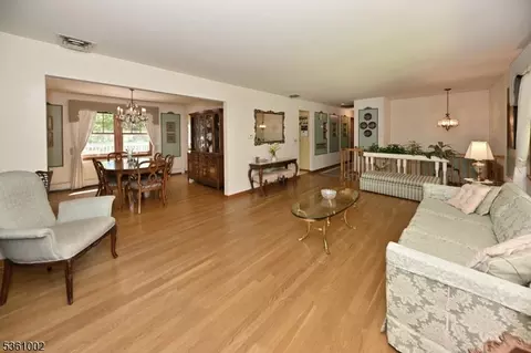 10 Lyncrest Dr, Paramus, NJ 07652 photo 7