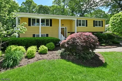 10 Lyncrest Dr, Paramus, NJ 07652 photo 40