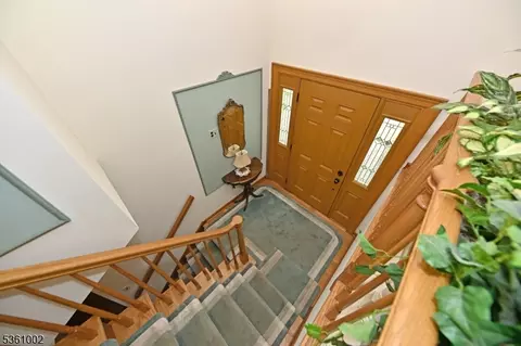 10 Lyncrest Dr, Paramus, NJ 07652 photo 4