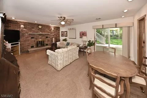 10 Lyncrest Dr, Paramus, NJ 07652 photo 19
