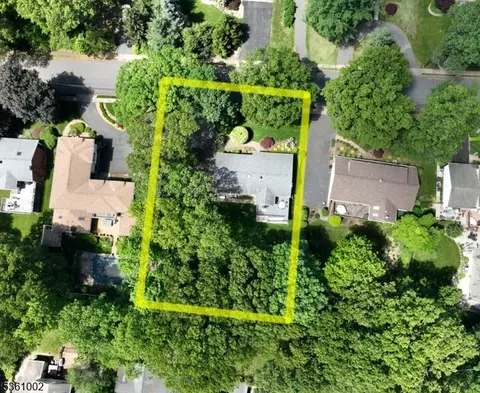10 Lyncrest Dr, Paramus, NJ 07652 photo 37