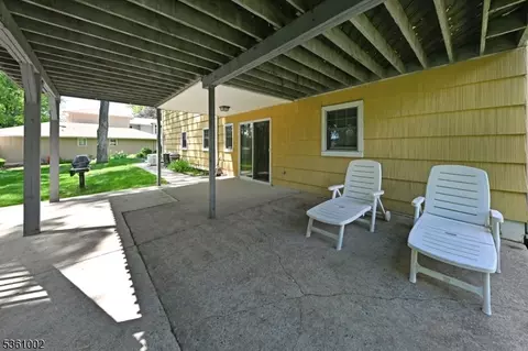10 Lyncrest Dr, Paramus, NJ 07652 photo 28