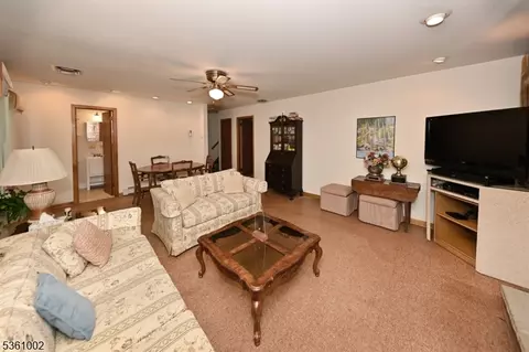 10 Lyncrest Dr, Paramus, NJ 07652 photo 21
