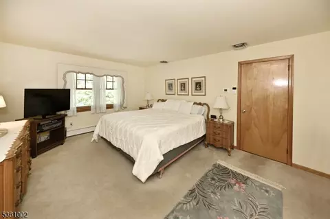 10 Lyncrest Dr, Paramus, NJ 07652 photo 14