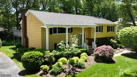 10 Lyncrest Dr, Paramus, NJ 07652 photo 34