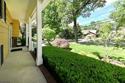 10 Lyncrest Dr, Paramus, NJ 07652 photo 33