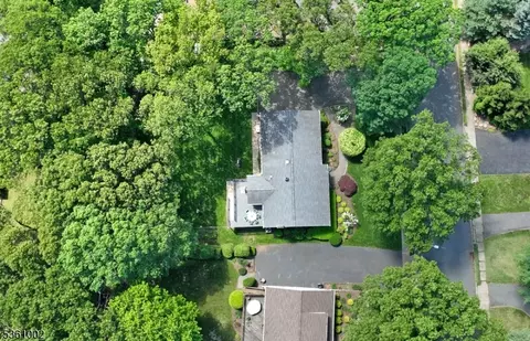 10 Lyncrest Dr, Paramus, NJ 07652 photo 38