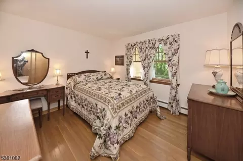 10 Lyncrest Dr, Paramus, NJ 07652 photo 18