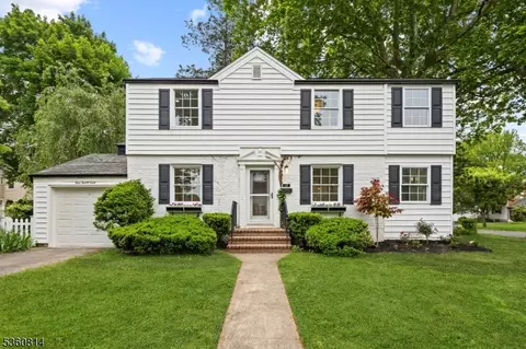 428 Elm Ave, River Edge, NJ 07661